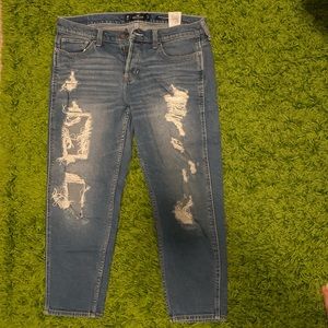 Boyfriend/Tomboy Hollister Jeans.